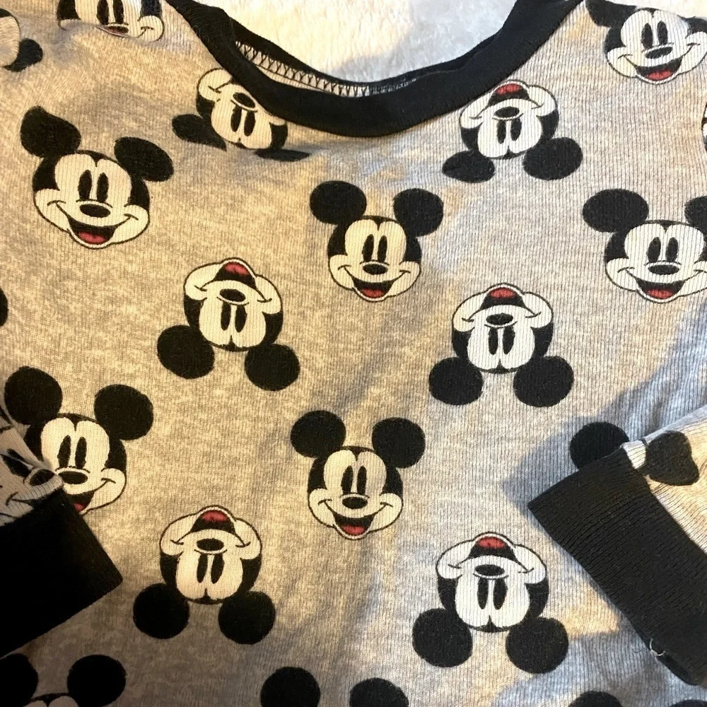 EUC Disney Mickey Mouse Long Sleeve Graphic Tee, T-shirt, Sz 18M, Novelty​